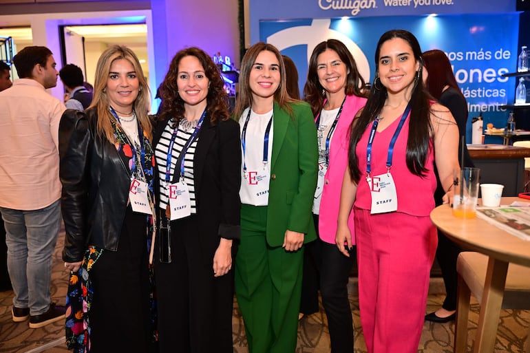 Katya Maidana, Valeria Arce, Edith Valdez, Natali Ketterer y Cecilia González.