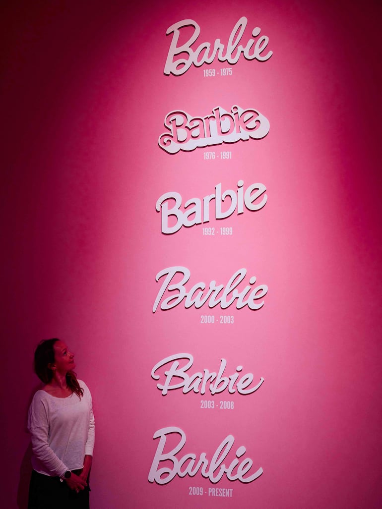 Diferentes logos de Barbie, desde 1959 a la actualidad. 