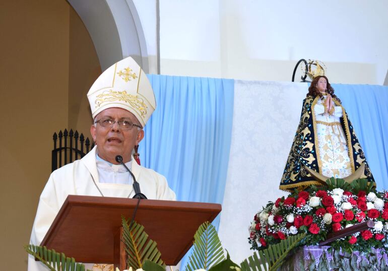 Monseñor Celestino Ocampo, durante homilía celebrada en honor a la santa patrona de Carapeguá.