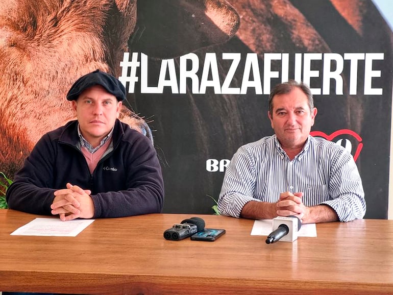 El vicepresidente de Brangus, Guillermo Sisul y el presidente,   Miguel Reinau, ayer en la Expo 2023.