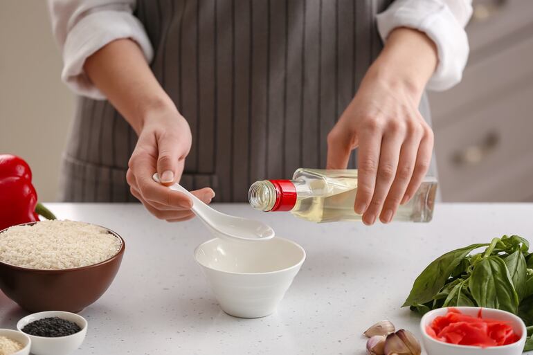 El uso más difundido de los vinagres en gastronomía es, junto al aceite, en el aliño de verduras y vegetales para resaltar su sabor.