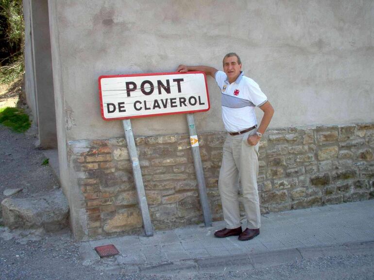 Pedro Juan Caló Claverol en un viaje hacia sus antepasados en el pueblo de Pont de Claverol, en Cataluña, España.