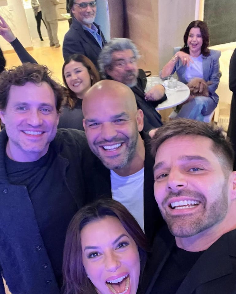 Édgar Ramírez junto a Ricky Martin y otros famosos. (Instagram/Édgar Ramírez)