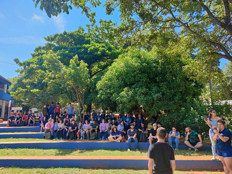 La Facultad Politécnica de la Universidad Nacional de Asunción llama a paro indefinido de sus actividades académicas.