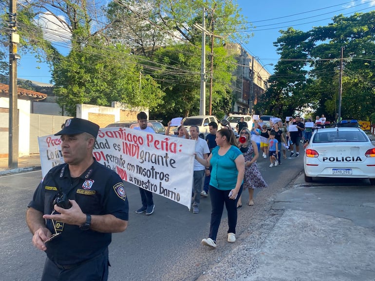 Marcha de pobladores del Bº La Mercedes contra la continuidad del Indi en la zona.