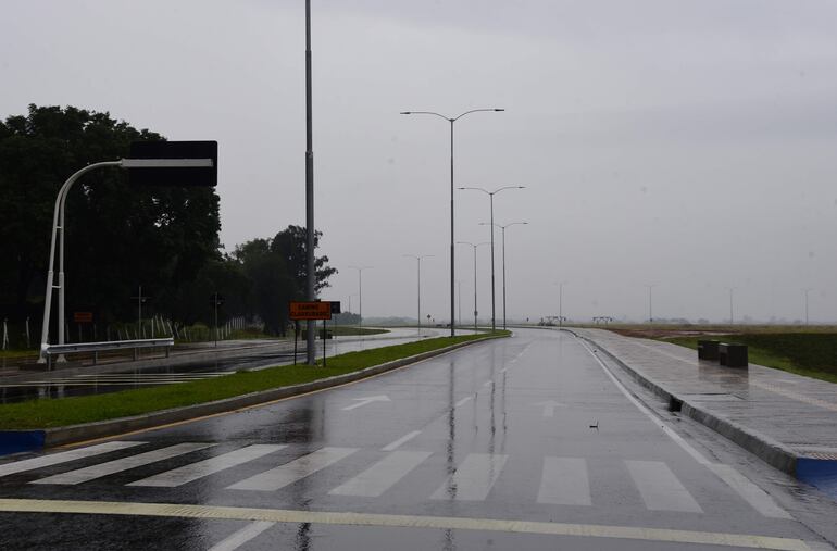 Foto de ayer de la Costanera Sur, que ya está lista para el tránsito vehicular, pero aún no hay fecha para su habilitación oficial.