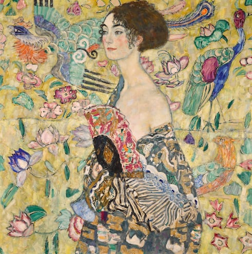 El retrato del pintor austríaco Gustav Klimt, "Dama con Abanico", se pondrá a subasta el 27 de junio por la casa de pujas Sotheby's en Londres que ha anunciado este martes que espera alcanzar por la obra la cifra de 65 millones de libras, es decir, 80 millones de euros.