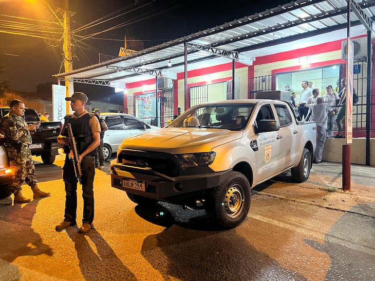 Allanamiento de local de venta de armas en Zeballos Cué.