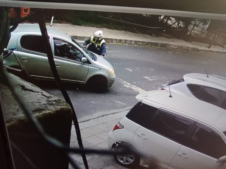 Captura de una cámara de circuito cerrado del momento del incidente.