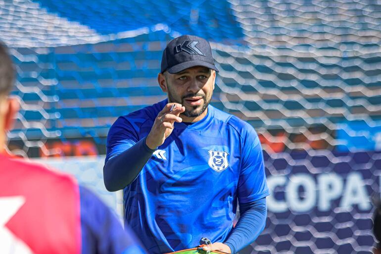 Felipe Ariel Giménez (42 años), entrenador del 2 de Mayo de Pedro Juan Caballero.