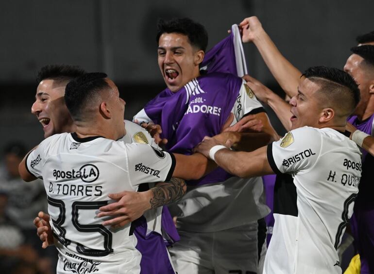 Olimpia jugó un gran partido y goleó a Atlético Nacional