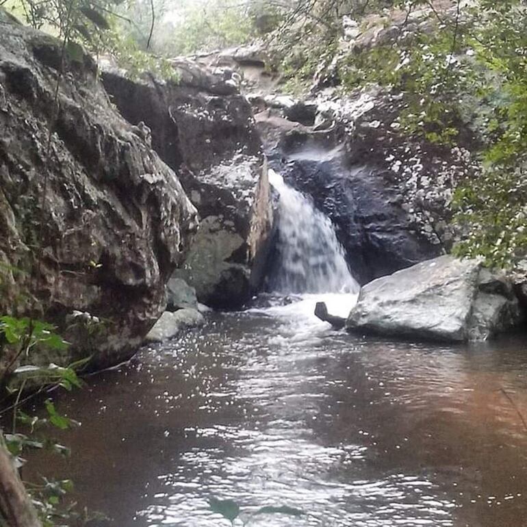 En el parque ecológico Paso Carreta, se puede disfrutar en familia de las cristalinas aguas que corren entre piedras.