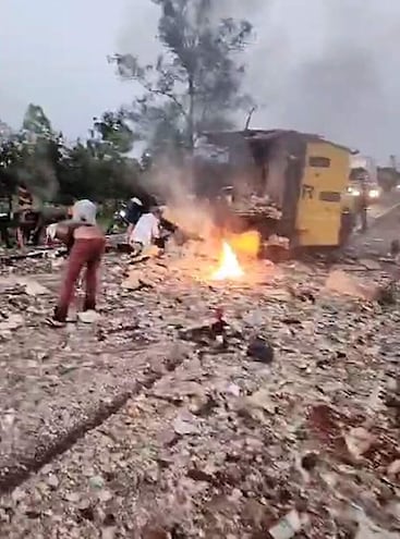 Así quedó la zona donde fue explosionado el transportador de caudales de Prosegur, en Itapúa.