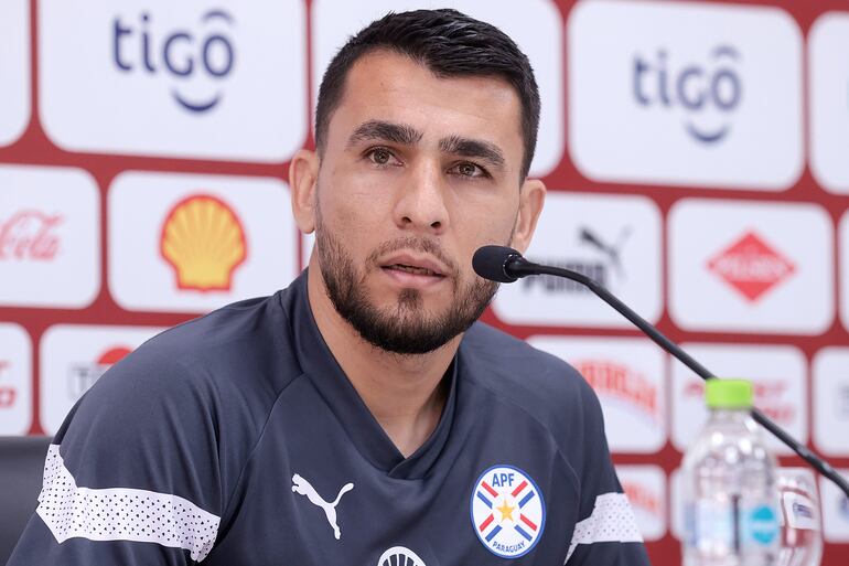 Conferencia de prensa en el Centro de Alto Rendimiento Albiroga en Ypane representado por el Director Tecnico Daniel Garnero y Junior Alonso (foto).