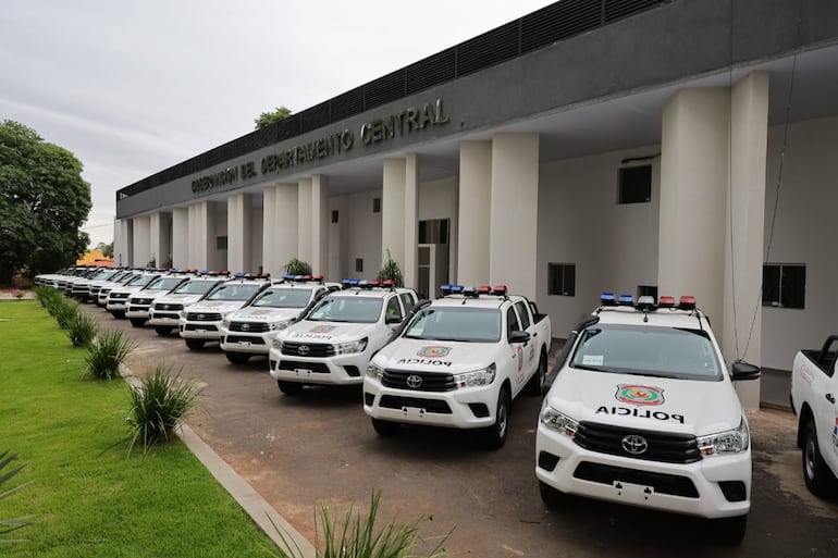 30 camionetas 0km fueron entregadas por la gobernación de Central para los 19 distritos del departamento.