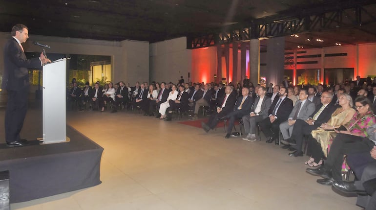 La conferencia “desafíos económicos en un mundo de transformación” se realizó anoche en el marco del 85° aniversario del Centro de Importadores del Paraguay (CIP).