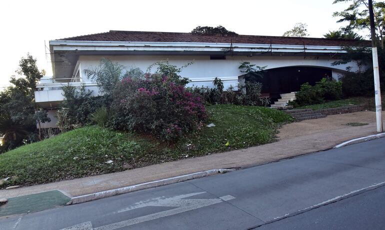 La casa se encuentra descuidada en la actualidad, tanto en su exterior como en su interior, de acuerdo al arquitecto Diego Shafer. 