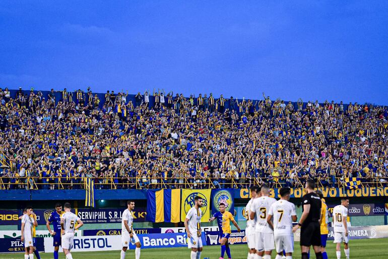 Aficionados del Sportivo Luqueño.