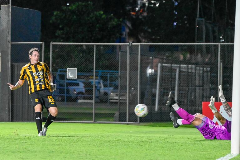 Apareció en el lugar correcto para empujar el balón y marcar el tanto de la victoria, Fernando Fernández, sumó otro a su historial.