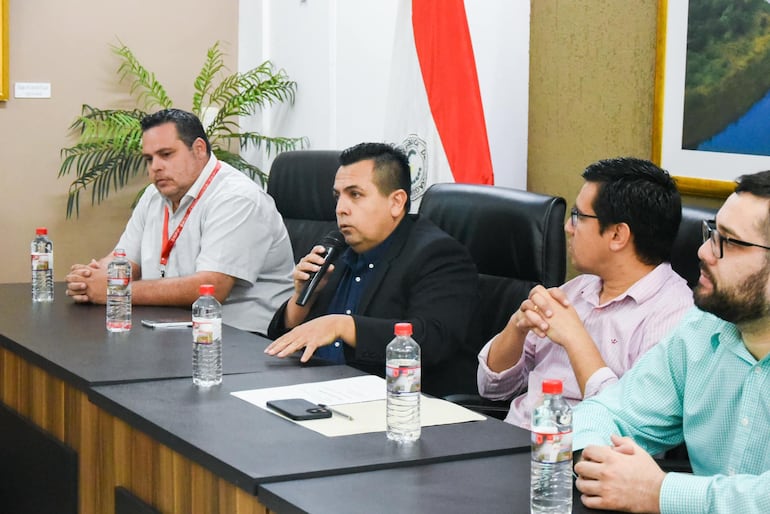 Jaime Zorrilla, director regional del SNPP en Alto Paraná, brinda mayores detalles de los cursos habilitados en Ciudad del Este.