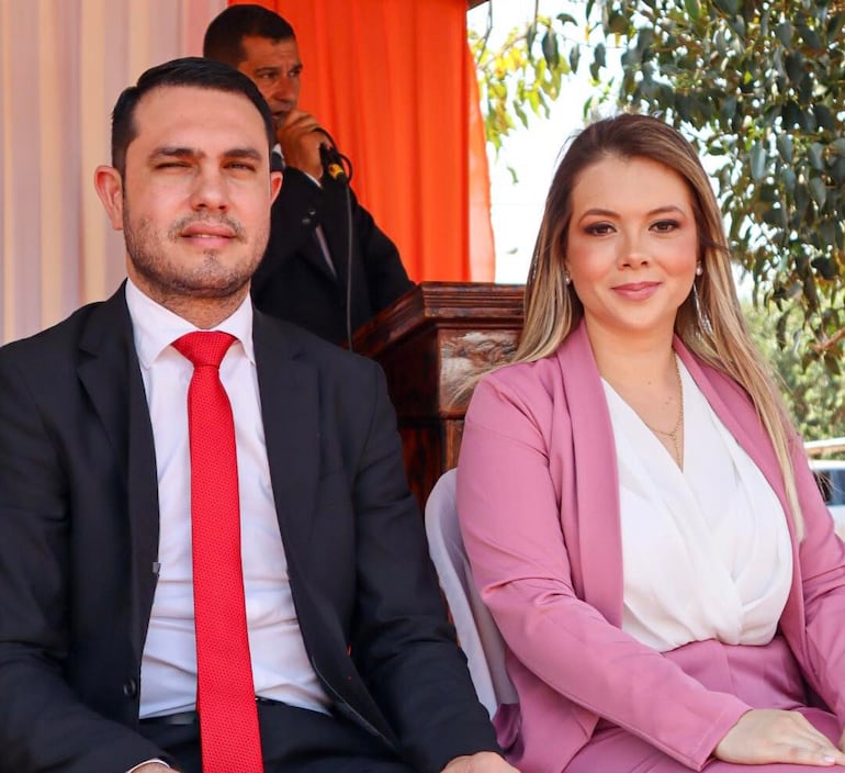 Hernán Rivas junto a su esposa Elena Escobar, ambos egresados de la Universidad Sudamericana. 