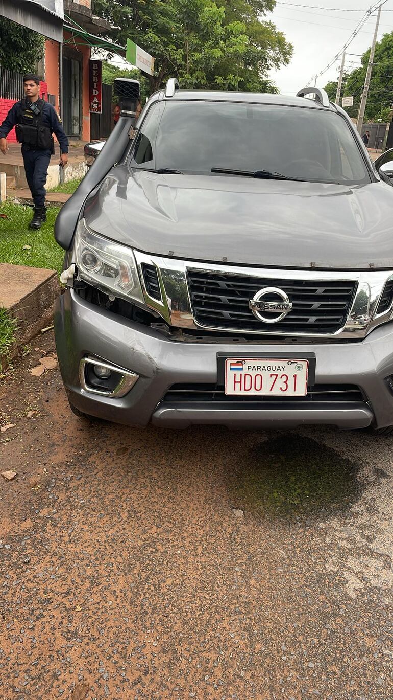 Los jóvenes trataron de escapar de la Policía a bordo de una camioneta Nissan Terrano gris con placa HDO 731, que fue confiscada.