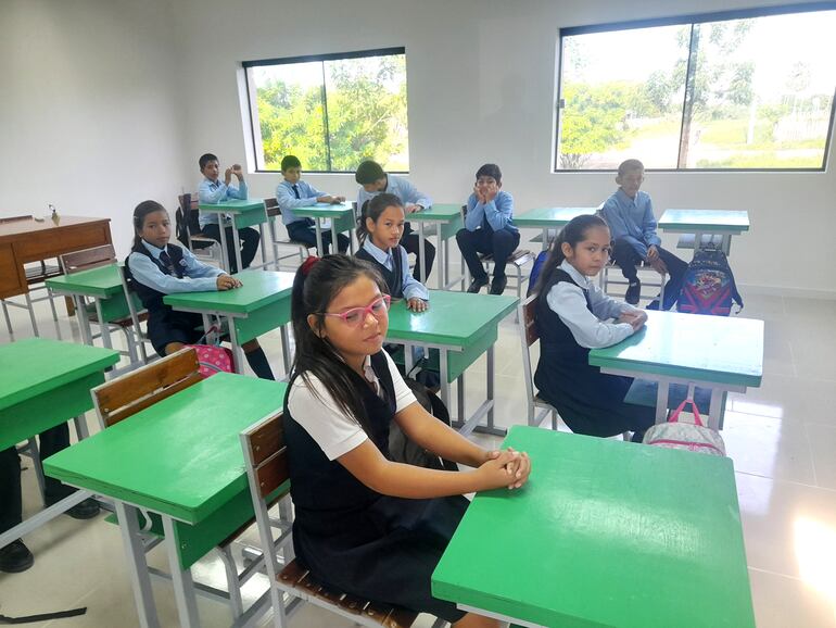 Aula escolar refaccionada por la Gobernación.