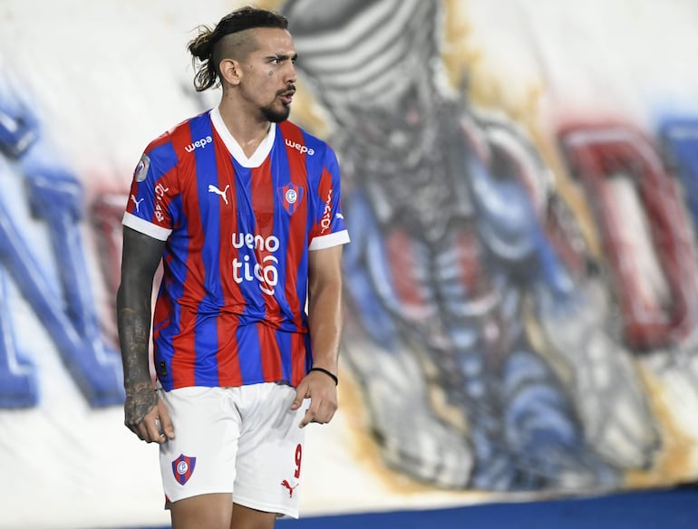 El brasileño Francisco da Costa, jugador de Cerro Porteño, celebra un gol en el partido frente a General Caballero de Juan León Mallorquín por la fecha 15 del torneo Clausura 2024 del fútbol paraguayo en el estadio La Nueva Olla, en Asunción.