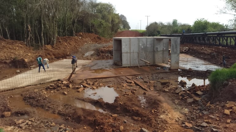 La obra del puente avanzó aproxidamente 60 %. 