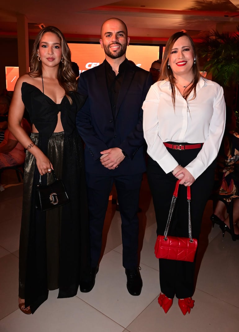 Gabriela Valdés, Adán Hasan y Cinthia Romero.