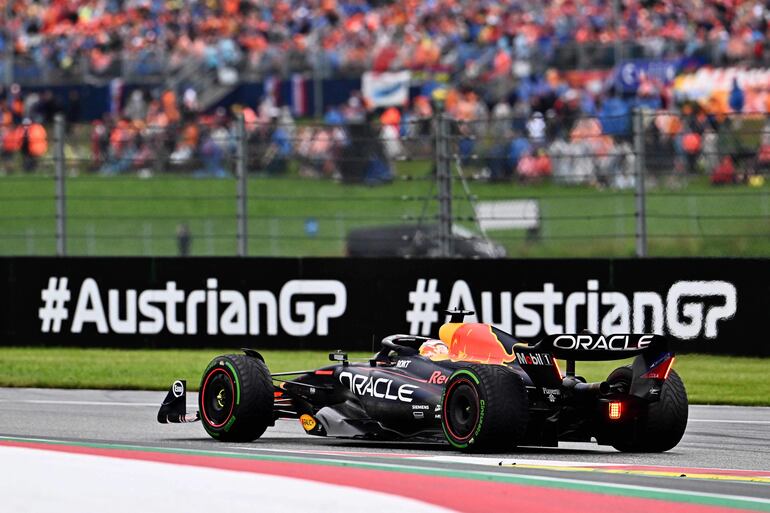 El Red Bull Racing de Max Verstappen durante la prueba sprint del Gran Premio de Austria en Spielberg, Austria.