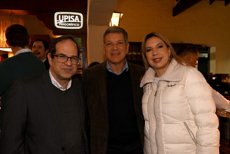 Humberto Orrego, Guillermo Ismael y Sonia Villalba de Ismael.