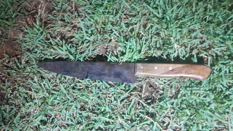 Cuchillo incautado del poder del padre de la víctima.