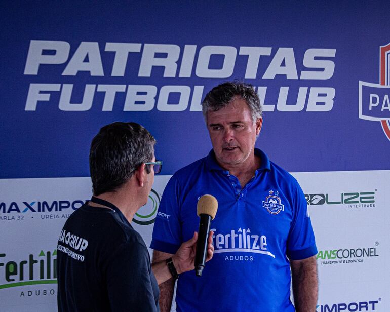 Héctor Fabián Ponce (53 años), entrenador de Patriotas de Hernandarias, el único elenco que lleva puntaje ideal en el Campeonato Nacional B de UFI.