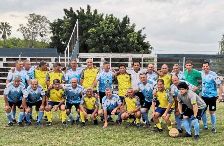 Imagen de los participantes del encuentro de confraternidad entre caacupeños y luqueños en el Teniente Fariña, en la capital del tercer departamento.