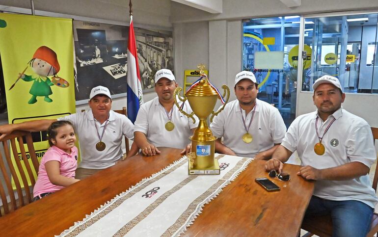 Visita de La Naranaja Mecánica, campeón de la 9na. edición del Grand Slam de Truco, a ABC Deportes.