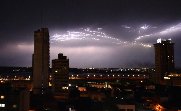 Meteorología anuncia lluvias, tormentas eléctricas, fuertes ráfagas de viento y hasta caída de granizos en el norte de la región Oriental y el Chaco