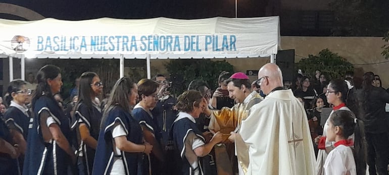 Monseñor Vicenzo Turturro, presidió la misa en honor a la Virgen Nuestra Señora del Pilar.