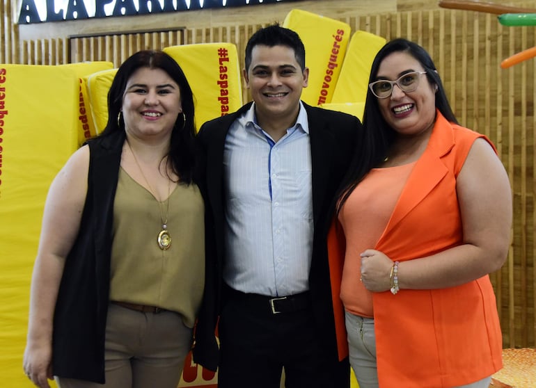 Mirna Domínguez, Missael Vásquez e Ivonne Aguilera.
