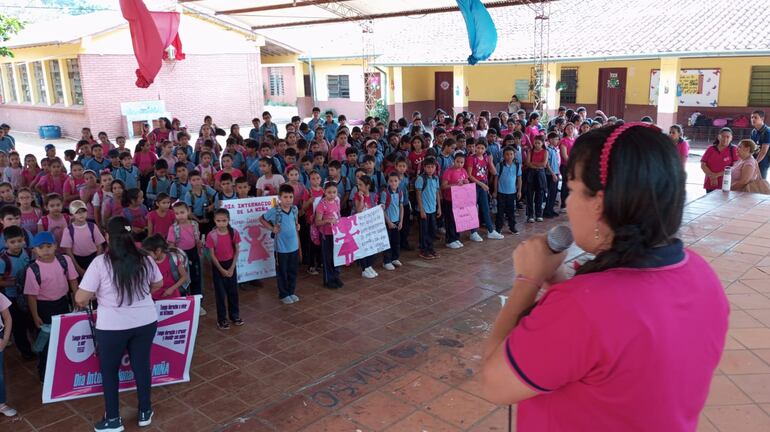 Los niños y niñas de la Esc. Básc. Inmaculada Concepción participaron del acto.