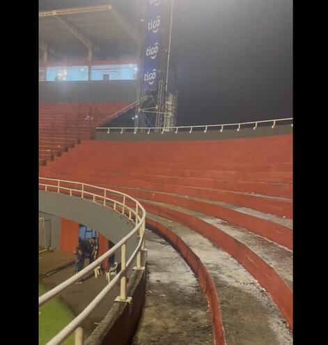 Tribuna de Perú tras el partido ante Paraguay por Eliminatorias.