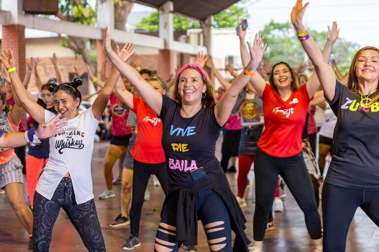 Con la presencia de más de 34 instructores e instructoras de Zumba Fitness de todo el país, se llevará  a cabo una masterclass denominada “Zumba Mujer”, para celebrar el “Día Internacional de la Mujer”. La cita es el próximo domingo 10 de marzo, a partir de las 16:30, en el Rowing Club (Washington 644, Asunción).