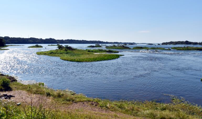 El bajísimo nivel de caudal del río Paraná imposibilita la lectura del hidrómetro debido a que es menor a 0 centímetros, según informaron ayer desde la Prefectura Naval de Ayolas.