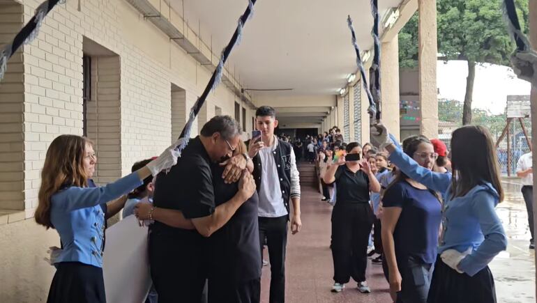 Emotivo acto de despedida a la profesora Olga Mazo del Colegio San Luis Guanella.