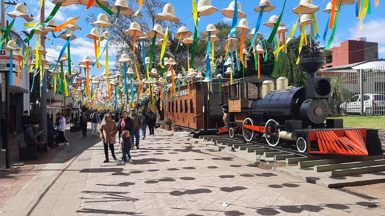 El Paseo Bicentenario espera a los visitantes para las tomas fotográficas.