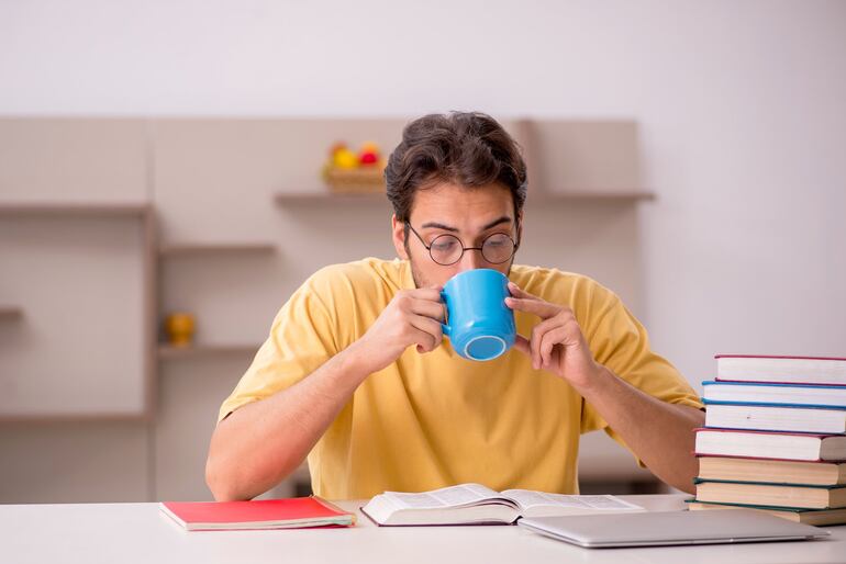 ¿Cómo deben desayunar los estudiantes?