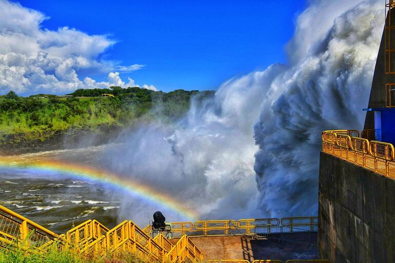 La producción de Itaipú evita que se quemen por día hasta 500 mil barriles de petróleo, recuerdan en la entidad binacional