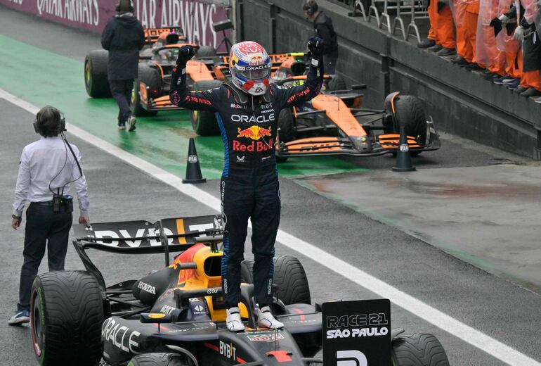 El festejo de Max Verstappen después de ganar el Gran Premio de Brasil