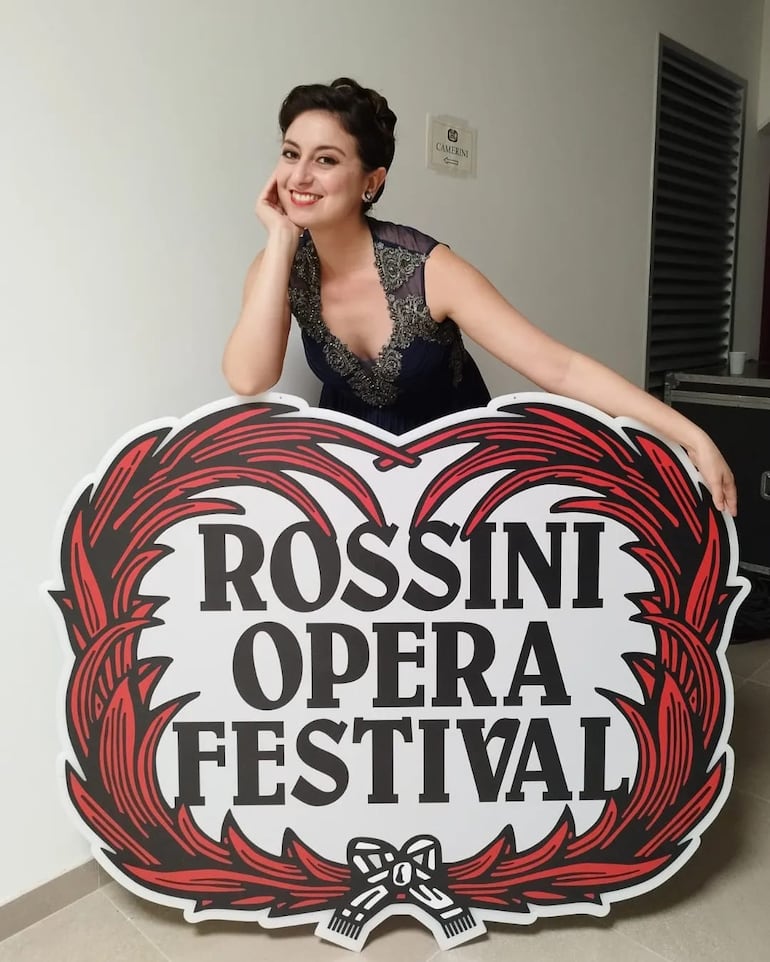 La soprano paraguaya Alejandra Meza se encuentra participando de tres puestas en el Rossini Opera Festival.