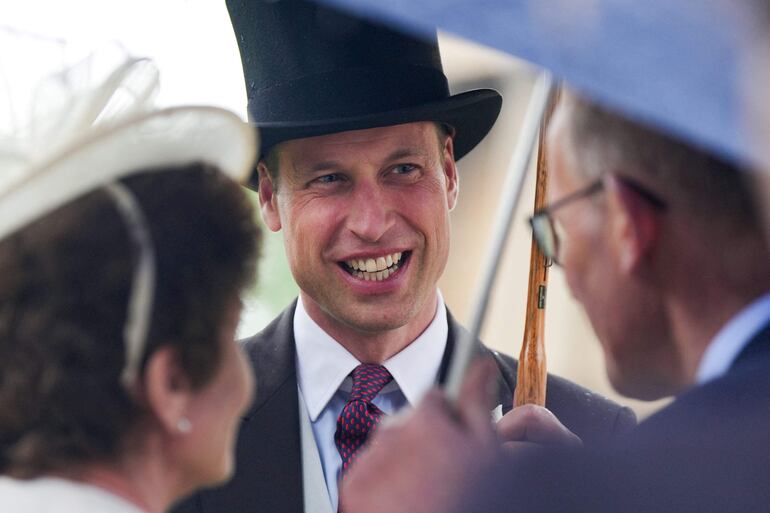 El príncipe de Gales estuvo muy sonriente durante toda la fiesta en los jardines del Palacio de Buckingham. (Yui Mok / POOL / AFP)